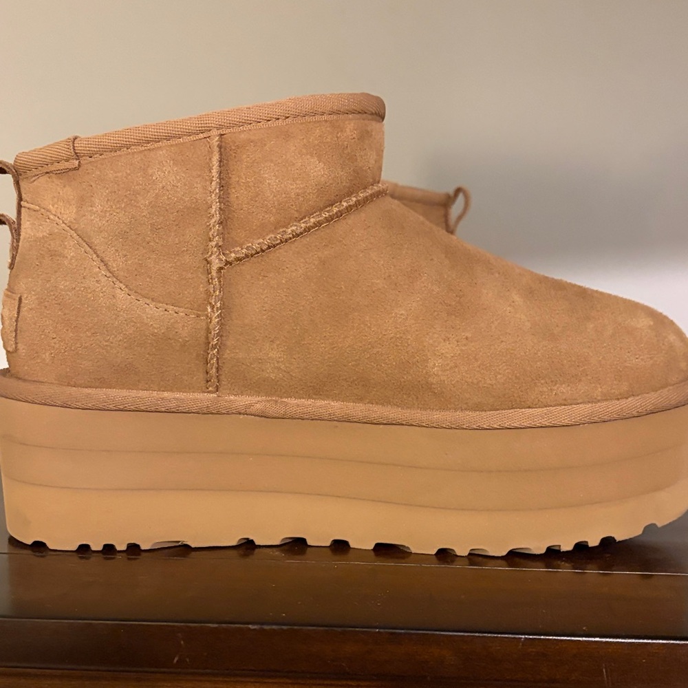 UGG Women’s Classic Ultra Mini Platform Boots - Picture 15 of 16